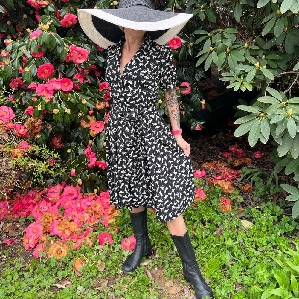 Frock Shop size Medium flowy dress w/horse print. Belt.